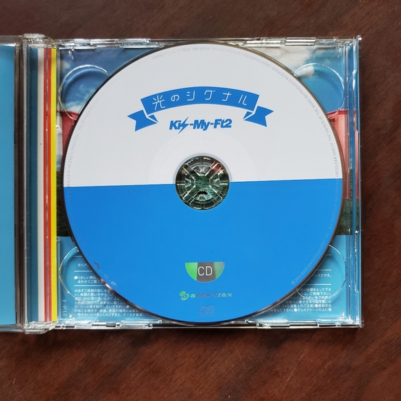 Kis-My-Ft2 - 光のシグナル (hikaru no signal) single and music video - Picture 3 of 4
